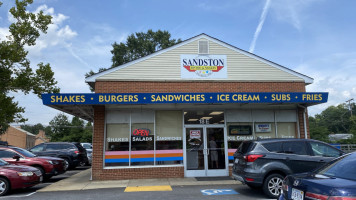 Sandston Bistro and Shakes outside