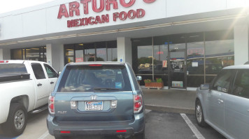 Arturo's Mexican outside