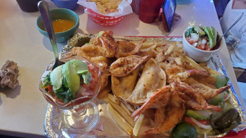 Mariscos La Reyna food