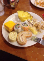 Q Q Buffet food