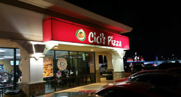 Cicis Pizza food