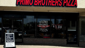 Primo Brothers Pizza outside