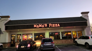 Mama's Pizza food