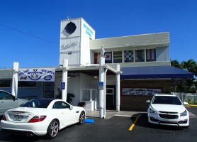 Quarterdeck Seafood Neighborhood Grill outside