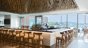 Skiff Bar at the Marriott Newport Rhode Island food