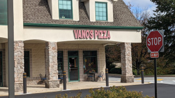 Vanos Pizza Italian food