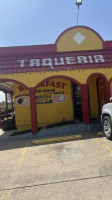 Taco's Puro Monterrey I Iñor outside