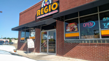 Pollo Regio outside