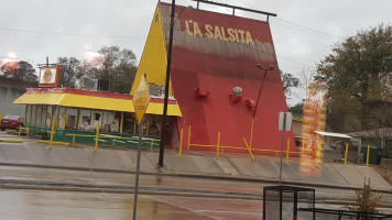 La Salsita outside