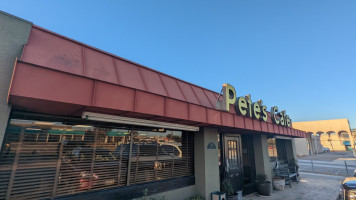 Pete's Cafe outside