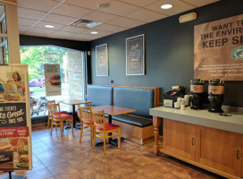 Bruegger's Bagels In East Lans food