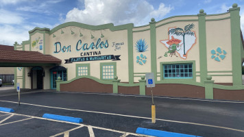 Don Carlos outside