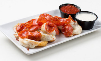 Cal'z Pizza Subs And Chicken Wings food