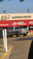 Schmaltz's Sandwich Shoppe outside