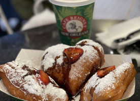 Café Beignet food