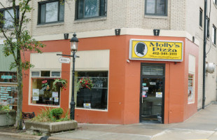 Molly's Pizza And Chicken food