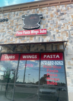 Cheese's Pizza Pasta Wings outside