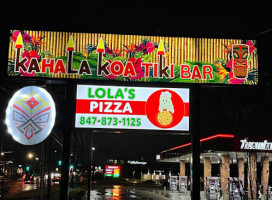 Lola's Pizza Palace outside