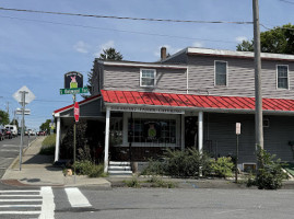 Russo's Italian Deli outside