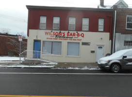 Wilson's -b-q outside