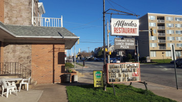 Alfredo's inside