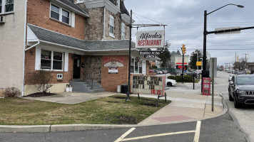 Alfredo's outside