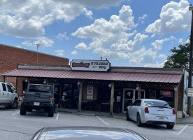 Outlaw Burgers Bbq outside