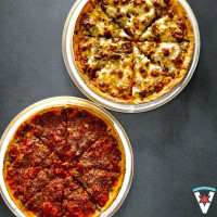 Vero Chicago Pizza food