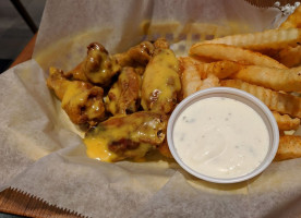 Wingers Sports Grill (festival Plaza) food