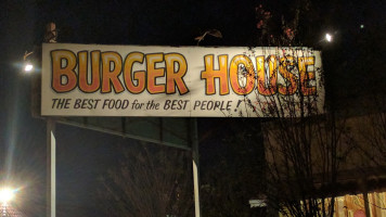 Burger House outside