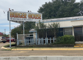 Burger House outside