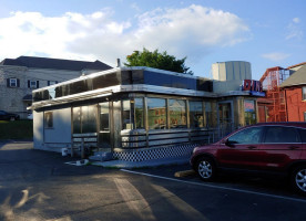 Downingtown Diner outside