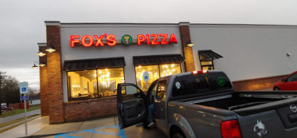 Fox's Pizza Den Phone Number, Reservations, Reviews outside