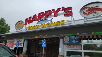 Happy's Fish House outside