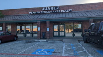 Juarez Bakery outside