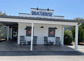 Boathouse And Grill food