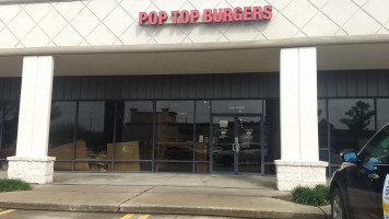 Pop Top Burgers outside