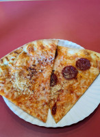 Niki's Pizza food