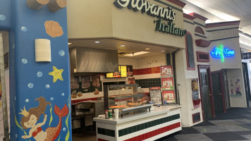 Giovanni's Pizza food