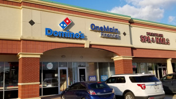 Domino's Pizza outside