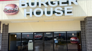 Burger House outside