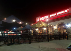 El Rodeo outside