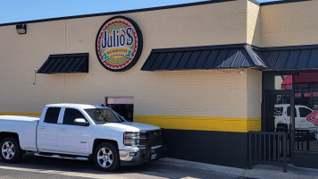 Julio's Burritos outside