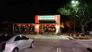 Snuffer's Restaurant And Bar outside