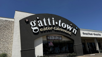 Gattitown outside