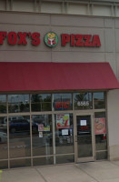 Fox’s Pizza inside