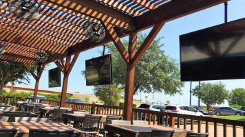 Flip's Patio Grill Grapevine inside