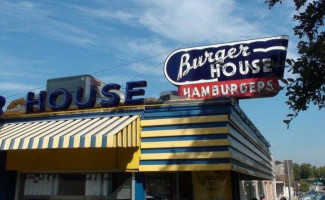 Burger House outside