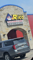 El Pollo Rico outside