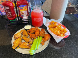 Pluckers Wing food